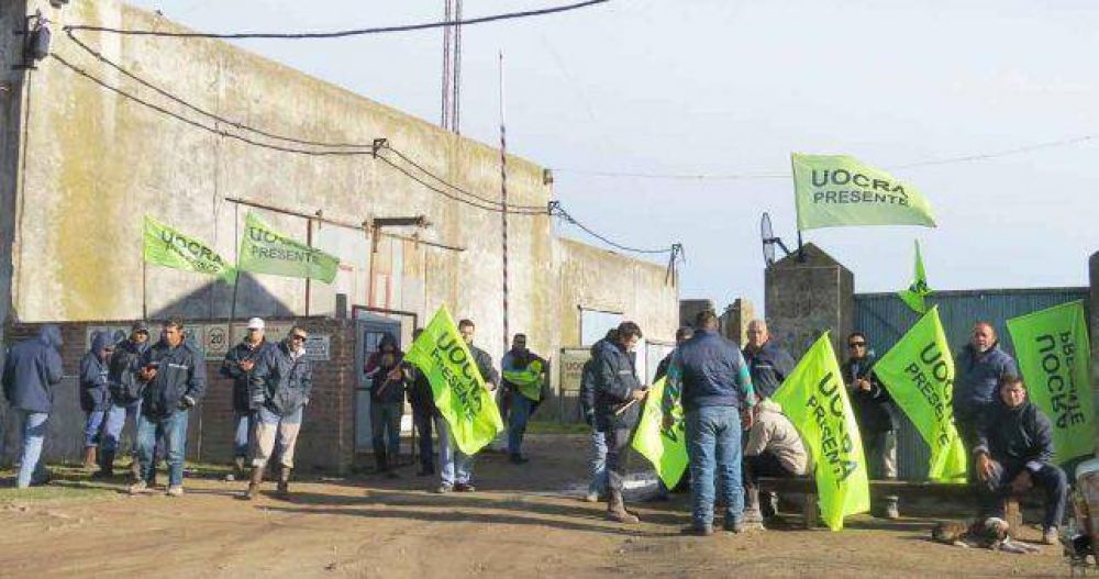El Gobierno paraliz obras de tendido elctrico y hay 150 despidos en Balcarce