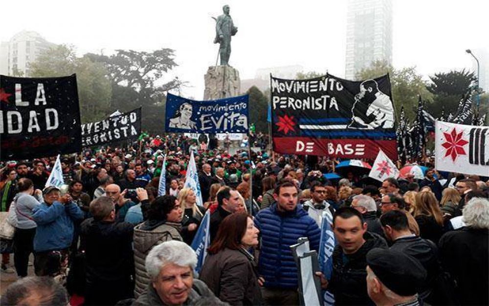 Gran cantidad de militantes participaron del acto por el Da de la Lealtad Peronista