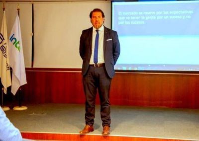 Claudio Zuchovicki brind� una conferencia invitado por la Uni�n Industrial de Campana