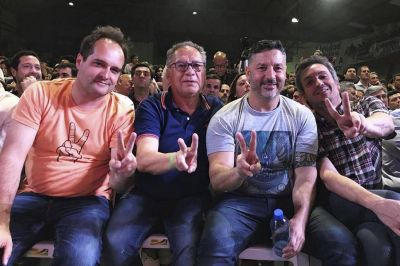 Los intendentes se aferran al kirchnerismo