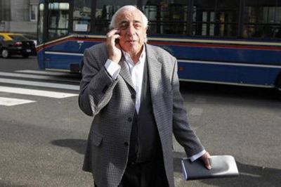 Roberto Fern�ndez, el jefe de los colectiveros, extiende su reinado en la UTA