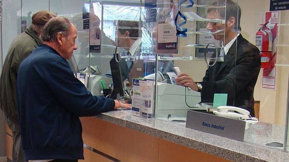 Advierten acerca de un nuevo cargo bancario que deteriora aun m�s la rentabilidad del sector expendedor