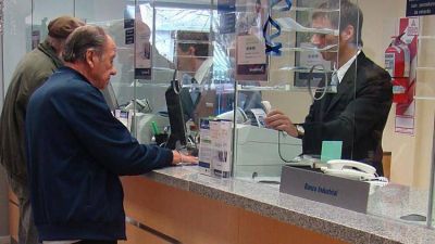 Advierten acerca de un nuevo cargo bancario que deteriora aun m�s la rentabilidad del sector expendedor