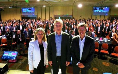 Coloquio IDEA: pese a las cr�ticas del inicio, cierra la fiesta de los empresarios con un abrazo a Macri