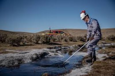 Greenpeace sobre derrame de YPF en la patagonia chilena: 