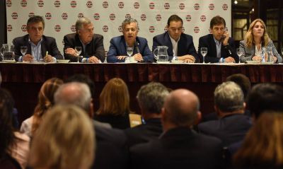 Adelante, radicales: Cornejo blanque� el plan para de competir con el PRO en las PASO