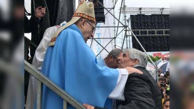 Moyano y su frente le mostraron al Gobierno el abierto apoyo de la Iglesia