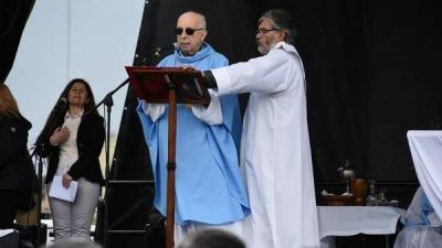 Dirigentes del oficialismo y la oposici�n criticaron a la Iglesia por el apoyo a los Moyano