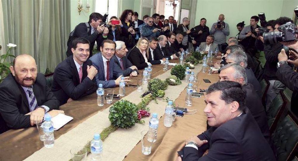 Cae la recaudaci�n en las provincias por la recesi�n en el pa�s