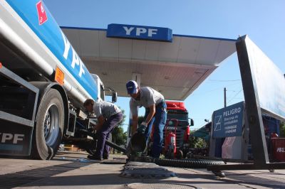 En un a�o, la suba acumulada de la nafta llega hasta un 84%