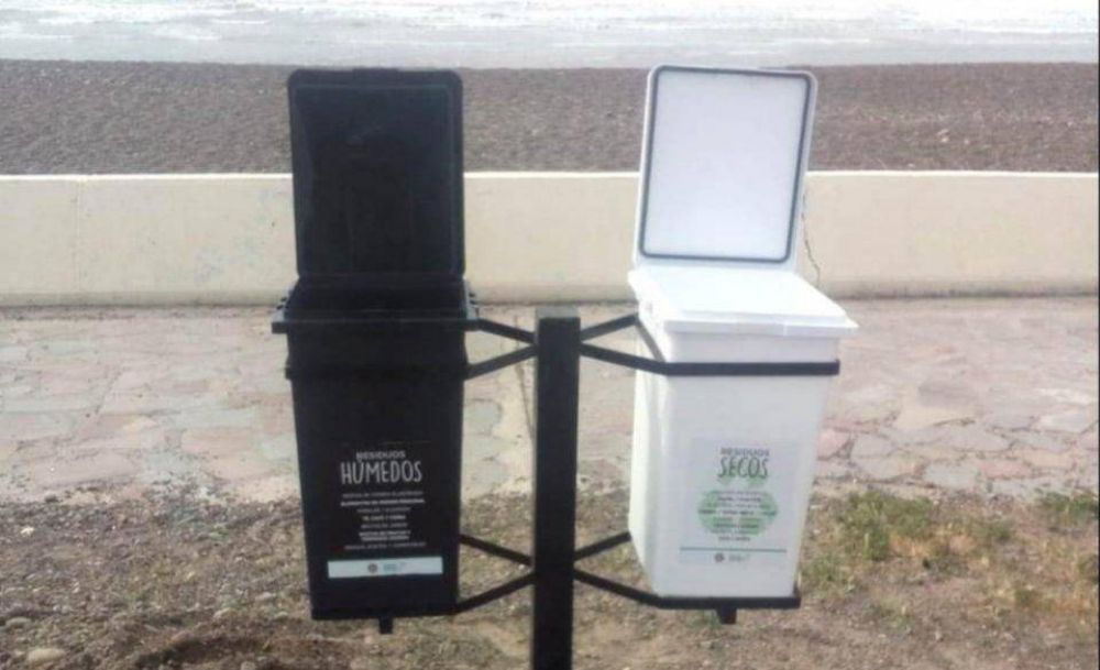 Colocan cestos para la clasificacin de residuos en Playa Unin