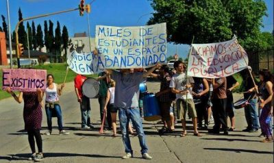 Denuncian persecuci�n sindical con una trabajadora de la Escuela de Arte