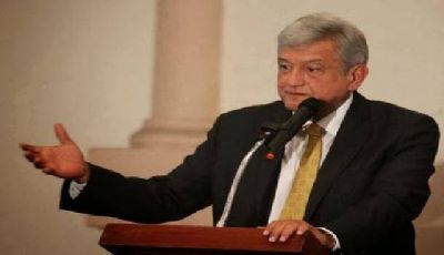 López Obrador atacó a petrolera Pemex por compra de petróleo ligero a EE.UU.