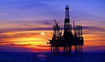 El petr�leo cae m�s de un 4% ante el riesgo de que exista sobreoferta en el mercado
