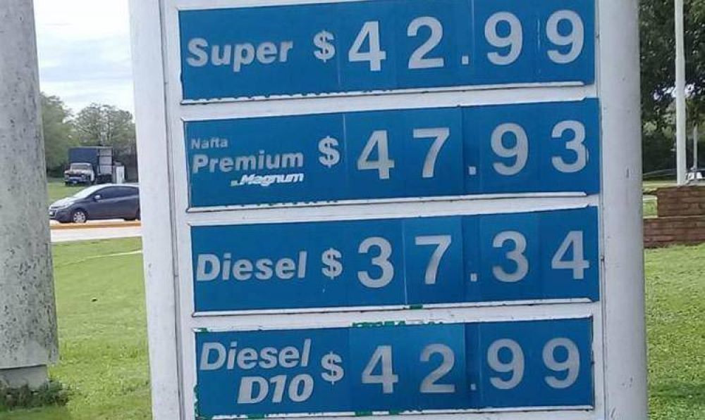 D�lar a 37: Descartan un litro de nafta a 50 pesos pero admiten leves incrementos hacia fin de a�o