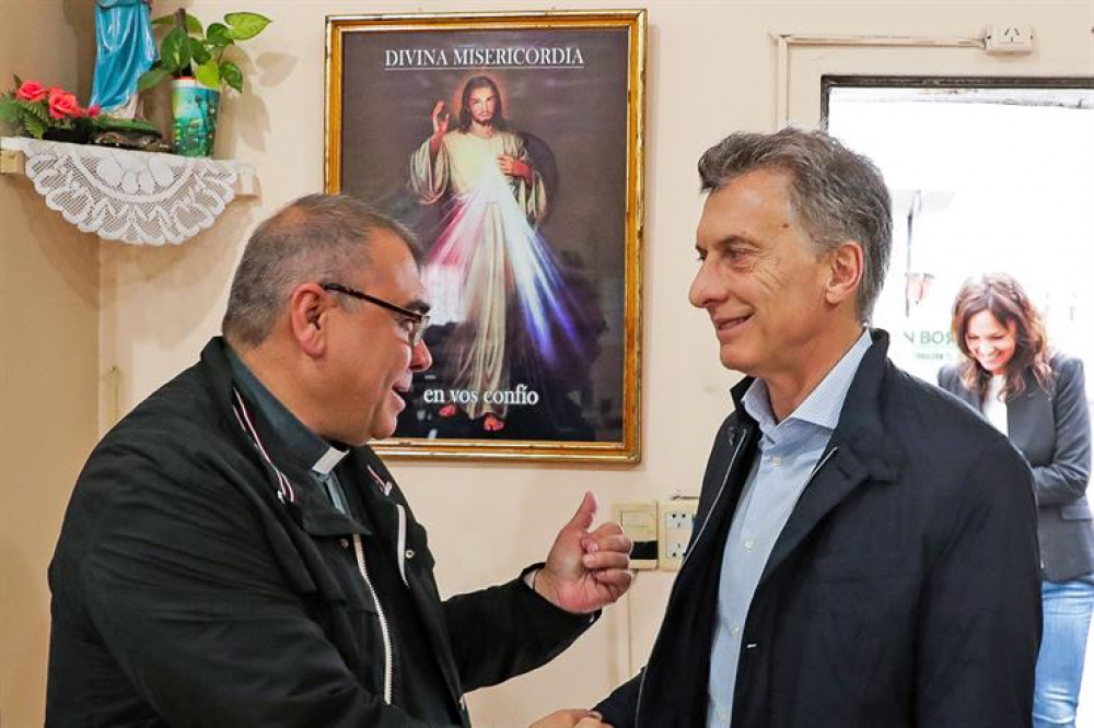 Para distender la situacin, Macri visit un comedor de Critas Morn