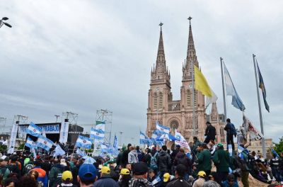 La Bas�lica no se mancha y los m�s papistas que el Papa