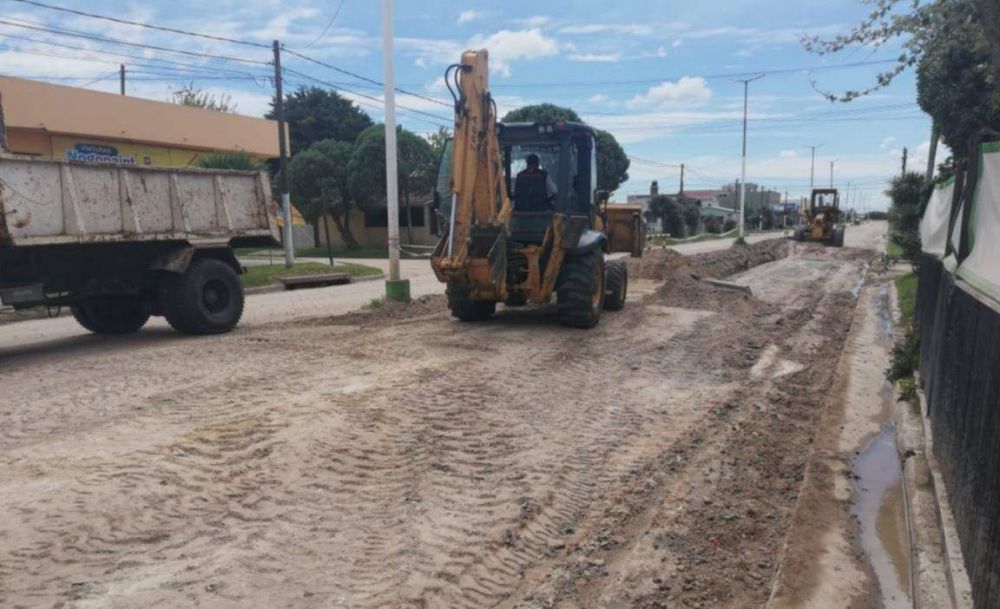 Comenzaron las obras de pavimentaci�n de avenida Acapulco en Santa Clara