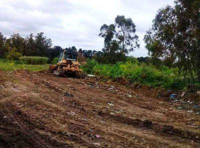 Tareas de limpieza y saneamiento en microbasural del barrio El Colmenar