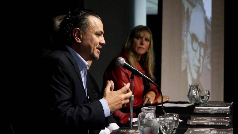 Santa Fe desaf�a a Macri y sube ingresos brutos para financiar el transporte p�blico