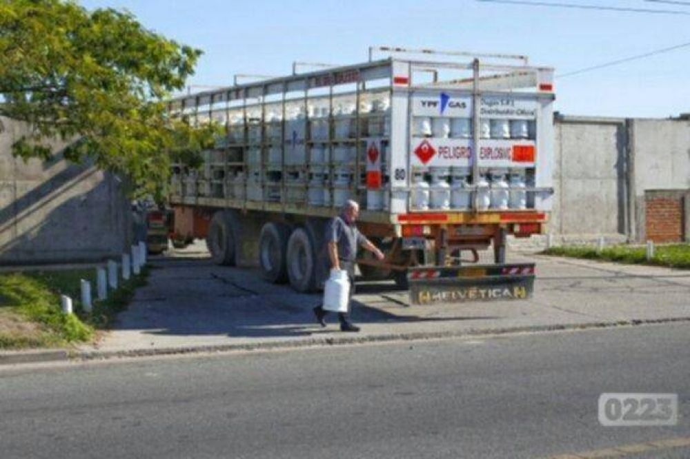 Defensores del pueblo reclaman que se declare la garrafa social como servicio p�blico