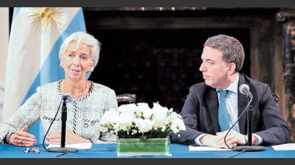 Llega el primer desembolso del Fondo Monetario y Sandleris y Dujovne salen a seducir inversores