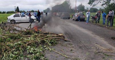 Despedidos de Alpargatas cortaron rutas para reclamar el pago de subsidios por desempleo