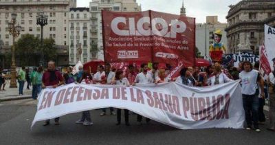 Los m�dicos preparan otro paro de 48 horas para esta semana y le piden a Vidal que discuta salarios