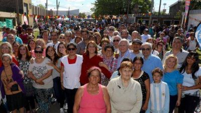 Inauguraron obras de pavimentaci�n y cloacas en el barrio Las Flores