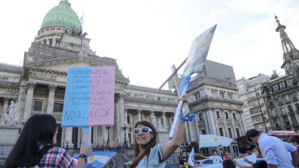 Marcharon frente al Congreso para oponerse a los cambios en la ley de Educaci�n Sexual Integral