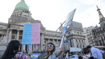 Marcharon frente al Congreso para oponerse a los cambios en la ley de Educaci�n Sexual Integral