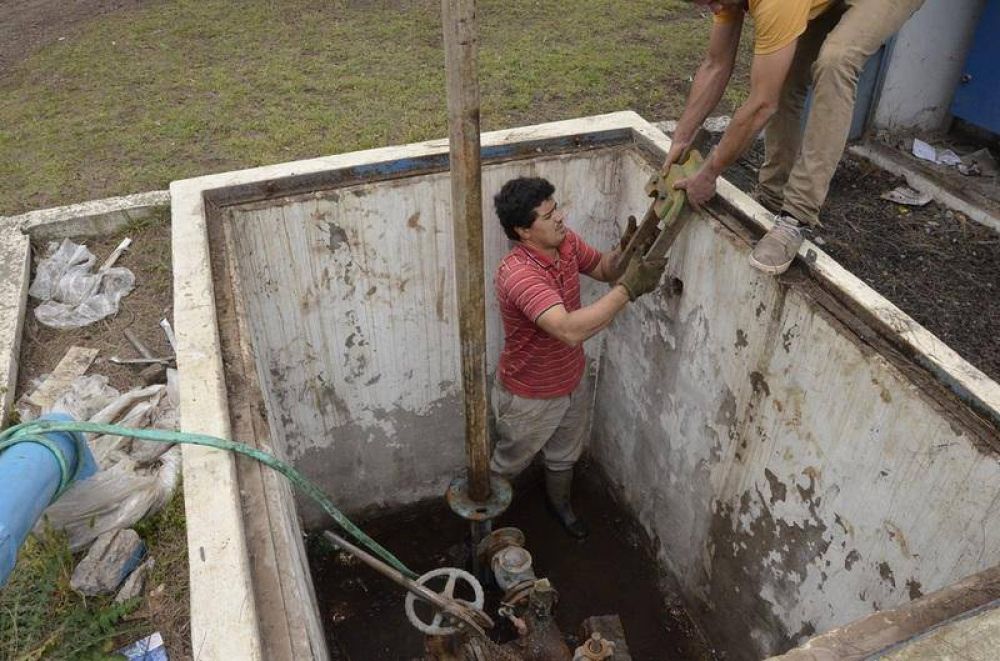Barrio los Tilos: Obras Sanitarias trabaja en la repotenciaci�n de la bomba de agua