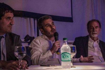 Con Diez, Gonz�lez Fraga disert� ante empresarios y productores