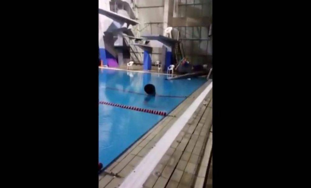 Se vino abajo el sistema de ventilaci�n del natatorio: �Nos podr�a haber matado�