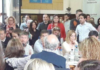 Aprueban interpelaci�n de Mourelle y Dist�fano y le piden a Arroyo no implemente el Decreto 2272