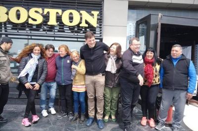 Una buena para los trabajadores de la Confiter�a Boston: Les reconectaron el agua