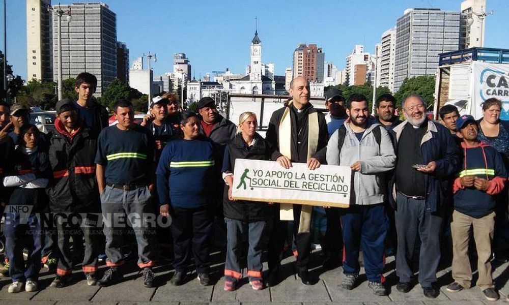 El Arzobispo de La Plata bendijo carros de cartoneros: No es mucho lo que piden y es mucho lo que sufren
