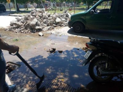 Clases suspendidas y bronca vecinal por otro d�a con escasa presi�n de agua