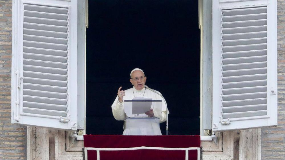 ngelus del Papa: Los Santos nos alientan a vivir las Bienaventuranzas
