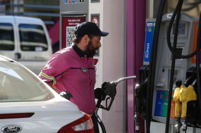 Por qu� sube la nafta si baja el d�lar y se abarata el petr�leo