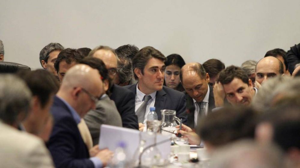 En el sector energ�tico se habla de una pesificaci�n de contratos pero el gobierno lo niega