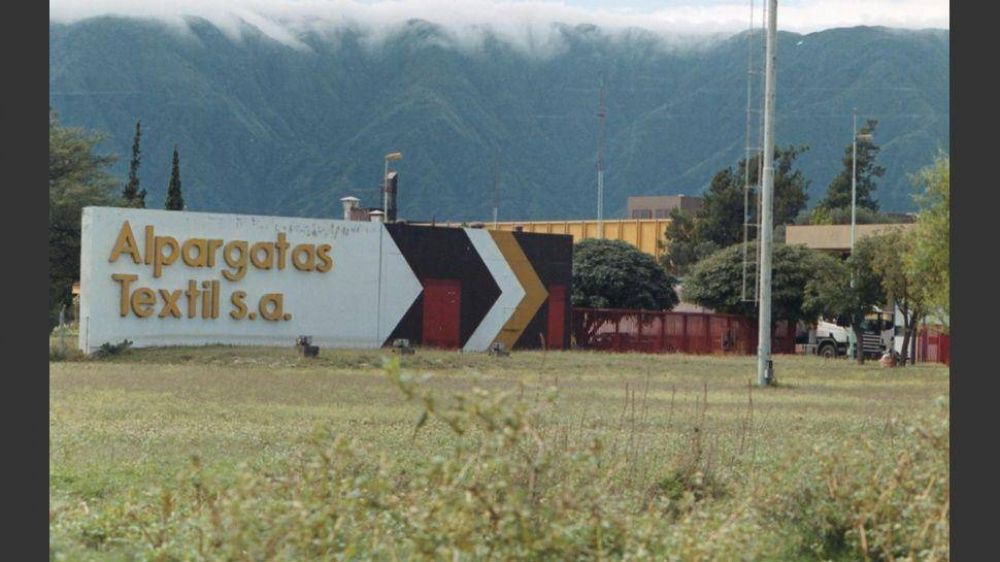 Ms despidos en Alpargatas: la planta de Chaco al borde del cierre