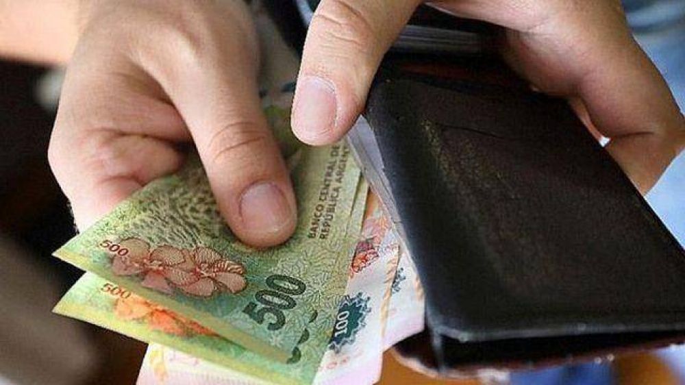 Naftas, cigarrillos y taxis: todos los aumentos que se vienen en noviembre