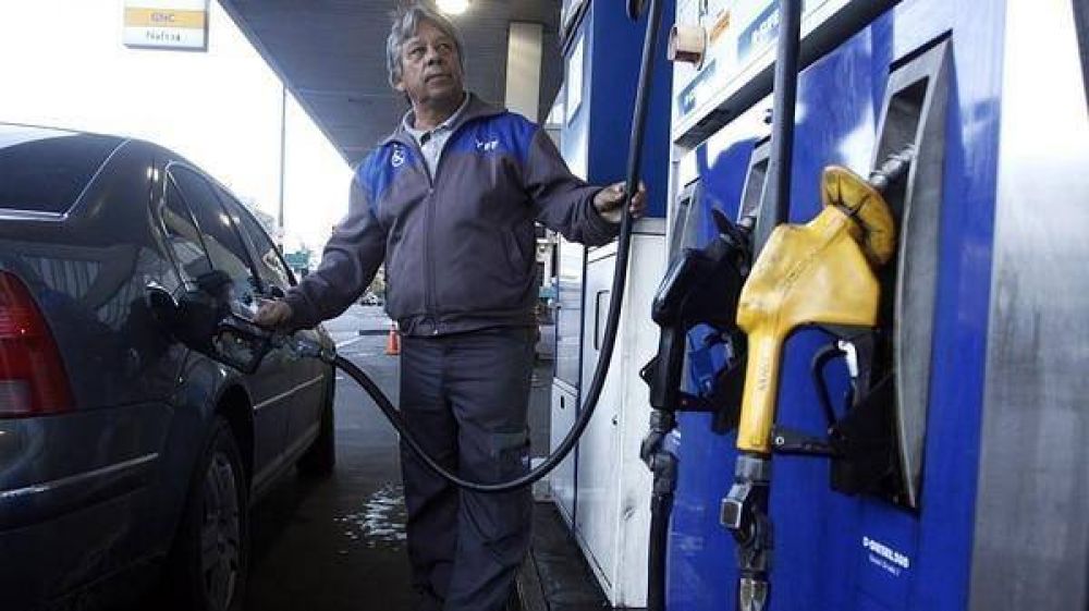 La petrolera YPF se sum a los aumentos y subi 2% los precios de sus combustibles en todo el pas