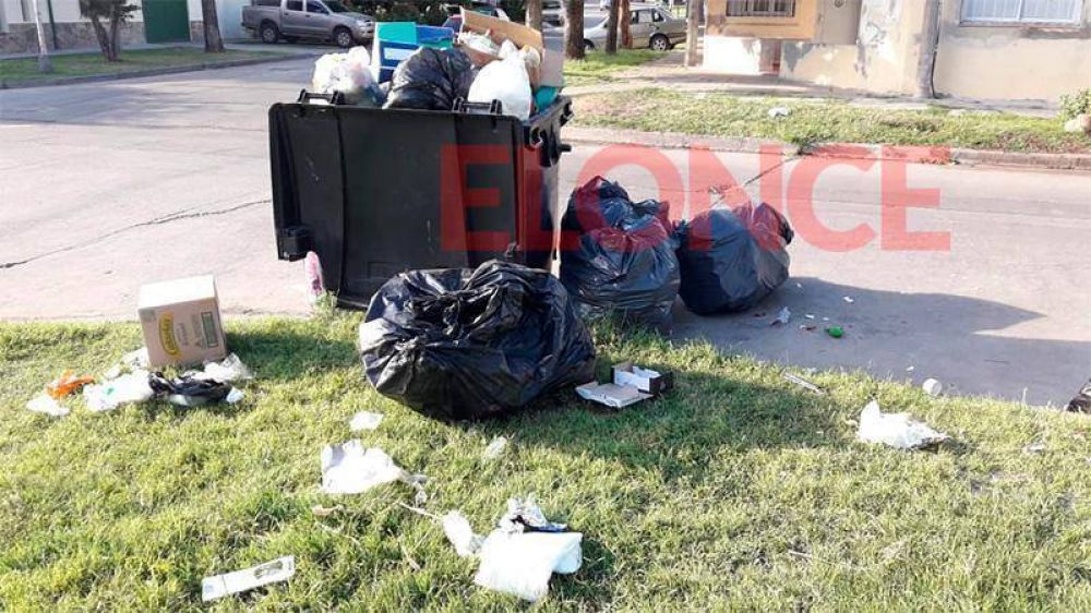 Protesta de empleados municipales afecta la recoleccin de residuos