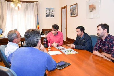 L�pez recibi� al Club Defensores de Puerto Quequ�n con el Concurso de Pesca en el horizonte 