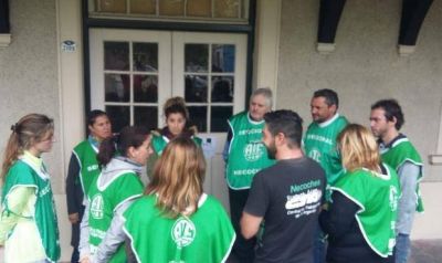 ATE Necochea denunci� que en el Centro Cultural municipal se hacen listas con quienes adhieren al paro