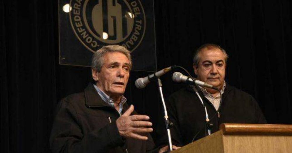 Sica recibe a la cpula de la CGT con un pacto antidespidos y un bono en la agenda