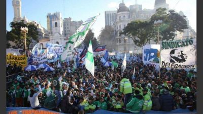 La CGT quiere que el bono sea universal y por decreto
