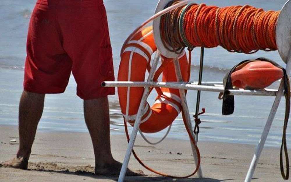 Sigue sin resolverse la situación laboral de los Guardavidas de playas públicas del Sur y Mogotes